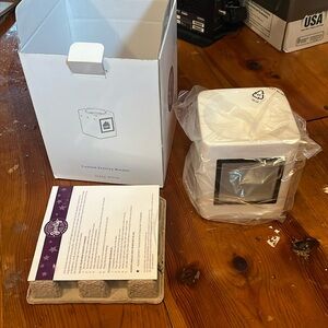 New in box Sleek white Scentsy warmer